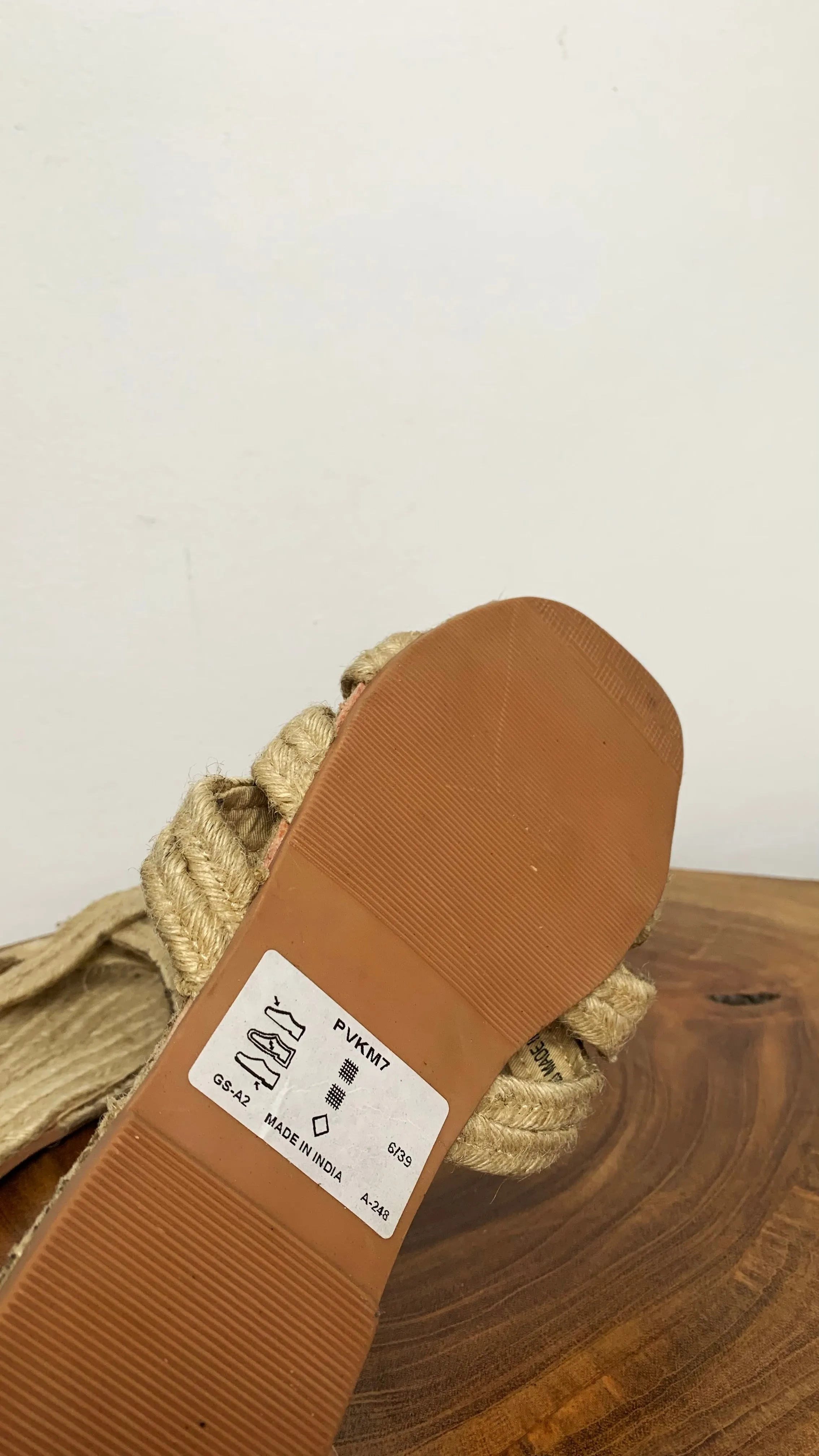 V BY VERY FLIP FLOP