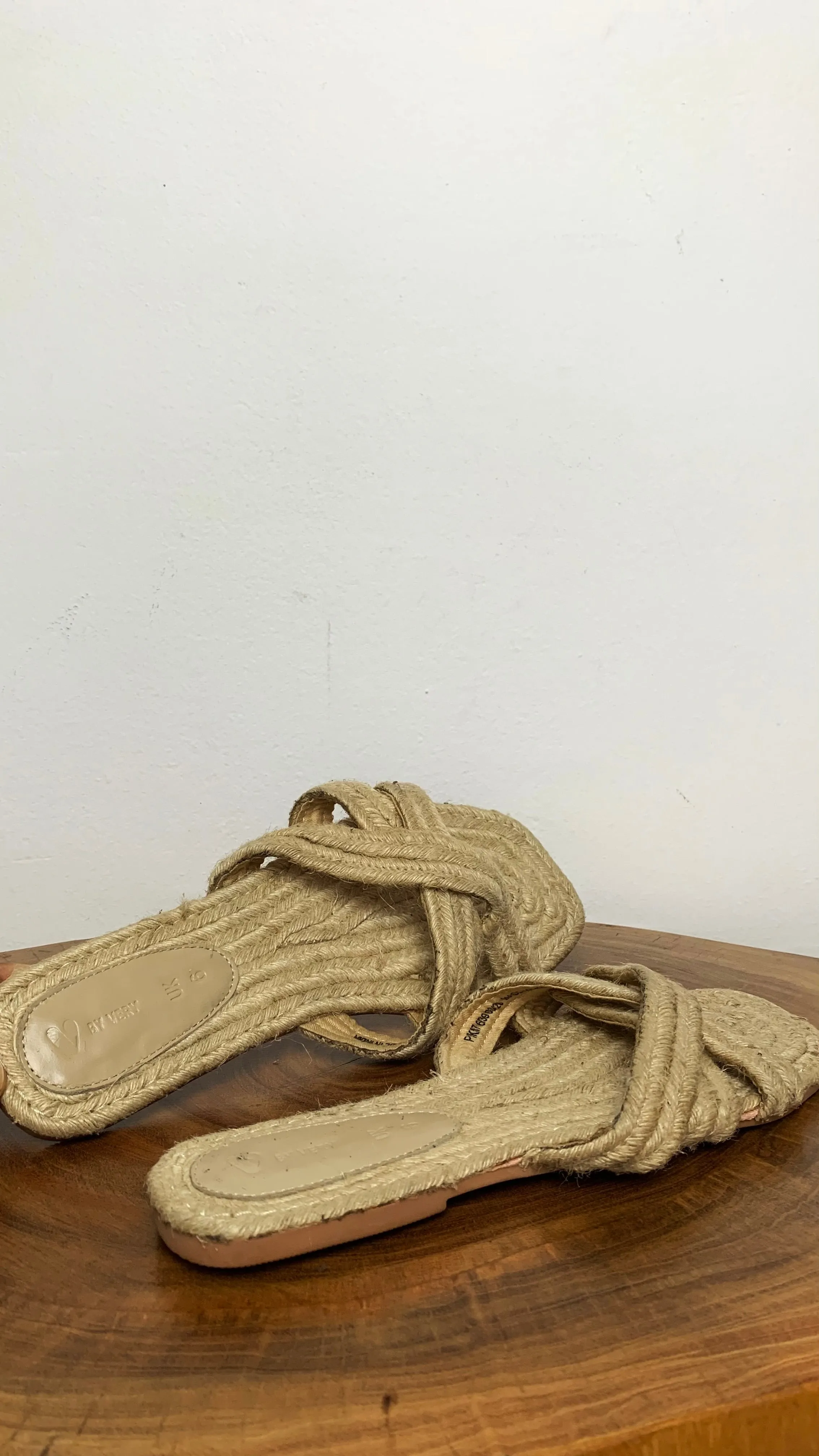 V BY VERY FLIP FLOP