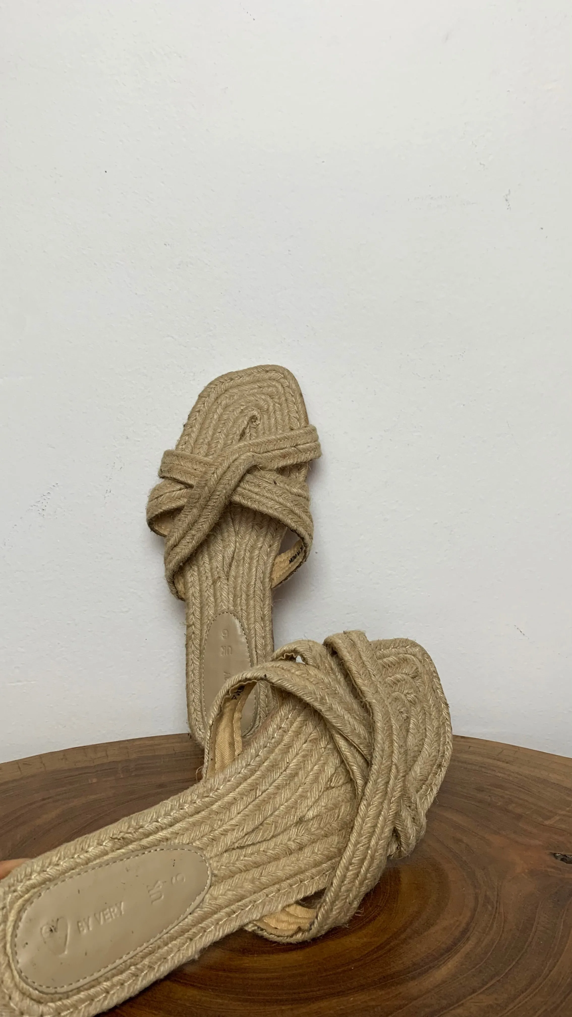 V BY VERY FLIP FLOP